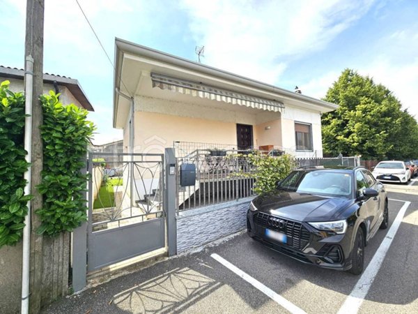 casa indipendente in vendita ad Arconate