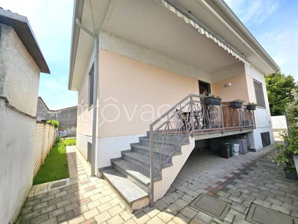 casa indipendente in vendita ad Arconate