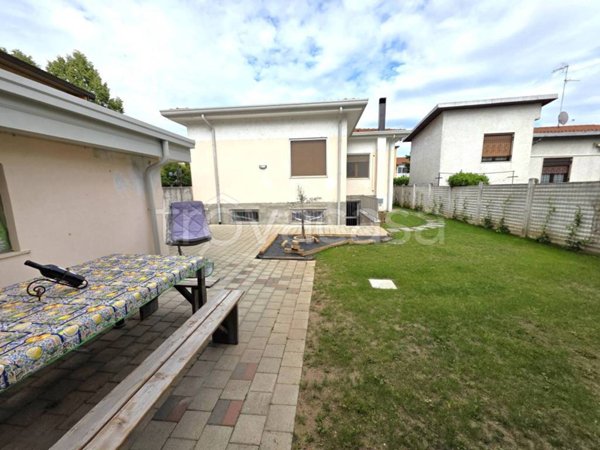 casa indipendente in vendita ad Arconate