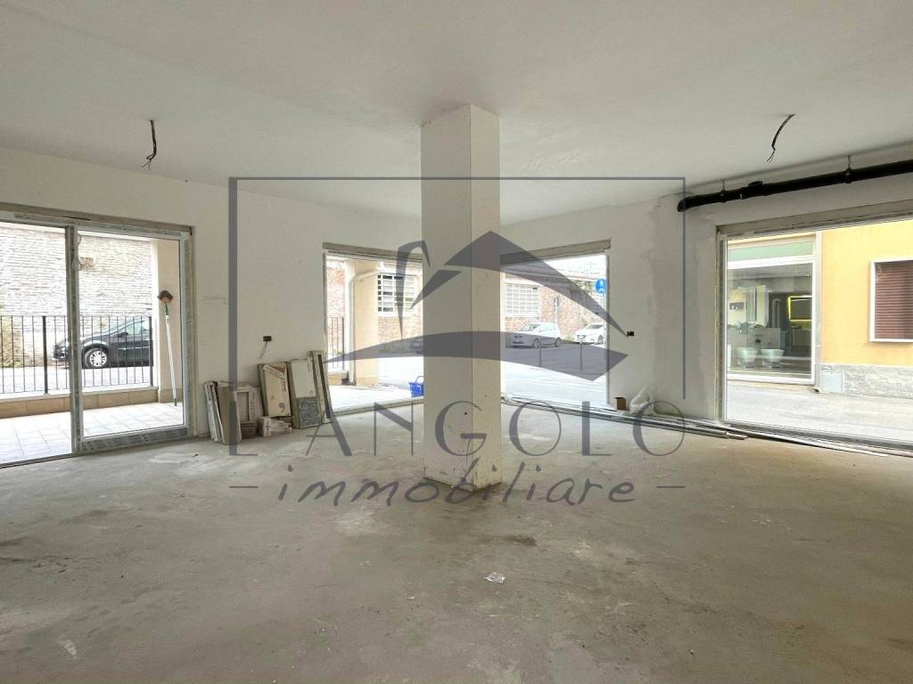 negozio in vendita ad Arconate