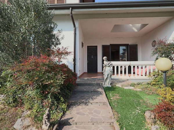 casa indipendente in vendita ad Arconate