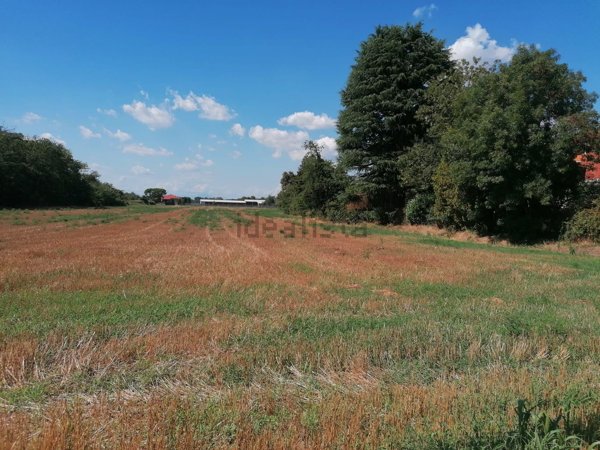 terreno edificabile in vendita ad Arconate
