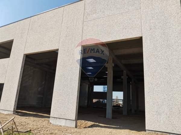 capannone in vendita ad Arconate