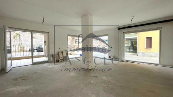 negozio in vendita ad Arconate