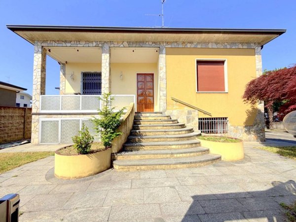 casa indipendente in vendita ad Arconate