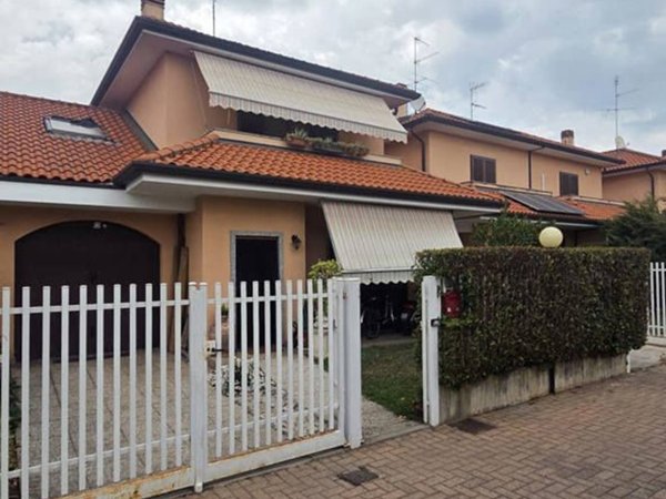 casa indipendente in vendita ad Arconate