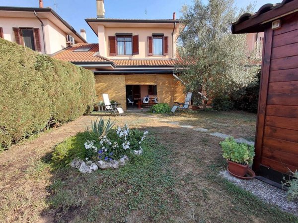 casa indipendente in vendita ad Arconate