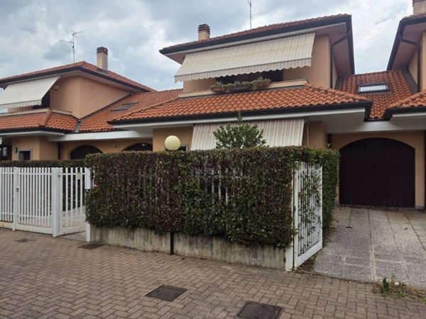 casa indipendente in vendita ad Arconate