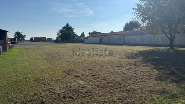 terreno in vendita ad Arconate