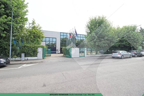 locale commerciale in vendita ad Arese