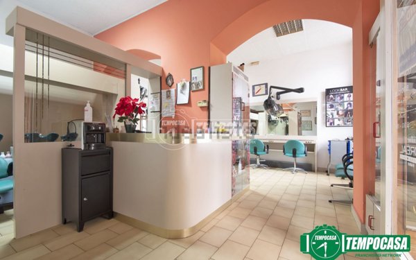 negozio in vendita ad Arese