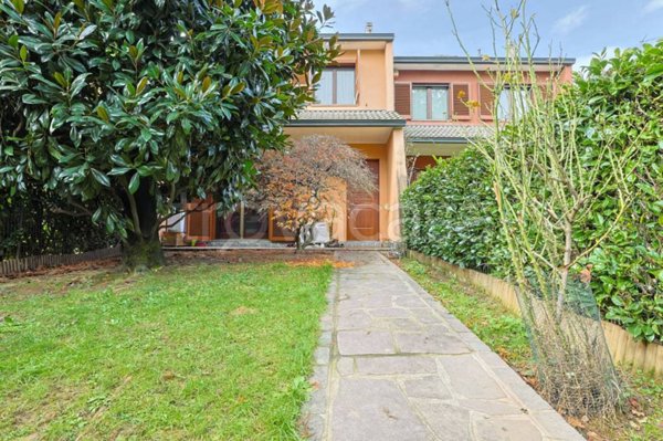 casa indipendente in vendita ad Arese