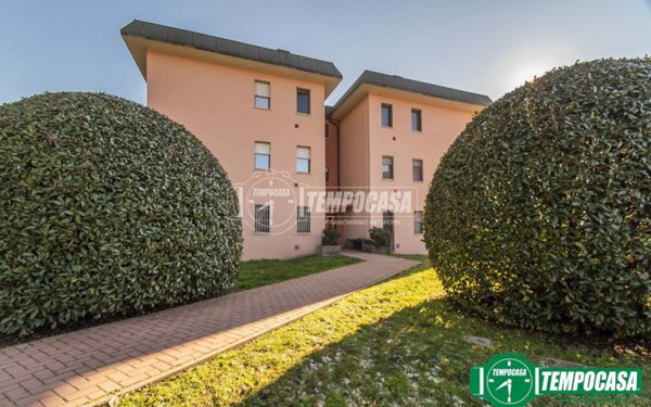 appartamento in vendita ad Arese in zona Valera