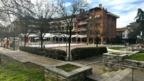 locale commerciale in vendita ad Arese