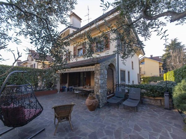 casa indipendente in vendita ad Arese