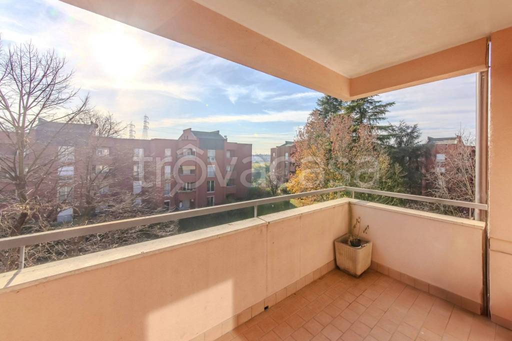 appartamento in vendita ad Arese in zona Valera