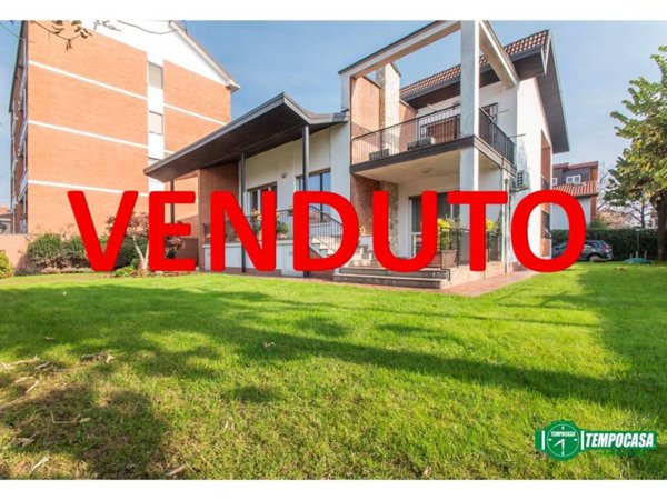 casa indipendente in vendita ad Arese