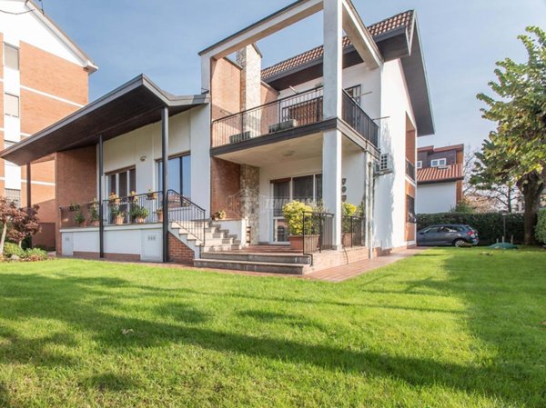 casa indipendente in vendita ad Arese