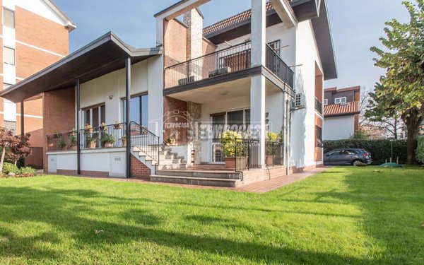 casa indipendente in vendita ad Arese