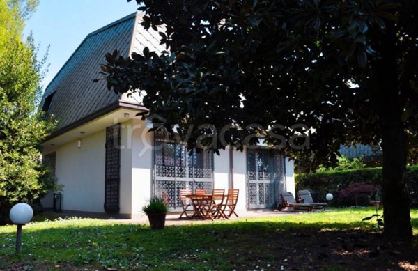casa indipendente in vendita ad Arese