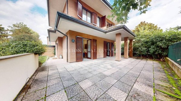 casa indipendente in vendita ad Arese
