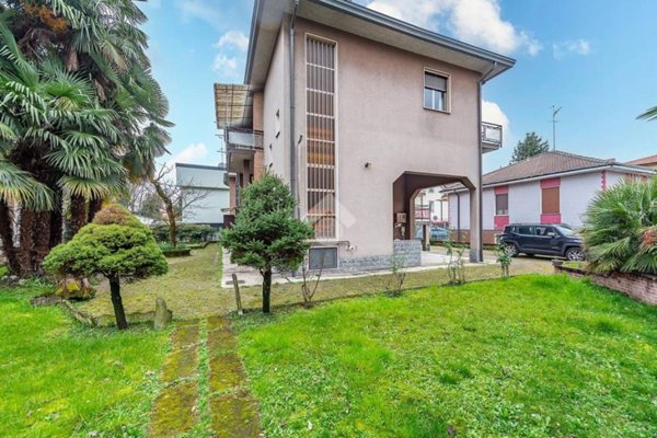 casa indipendente in vendita ad Arese