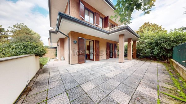 casa indipendente in vendita ad Arese