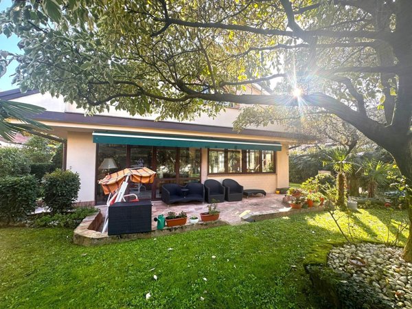 casa indipendente in vendita ad Arese