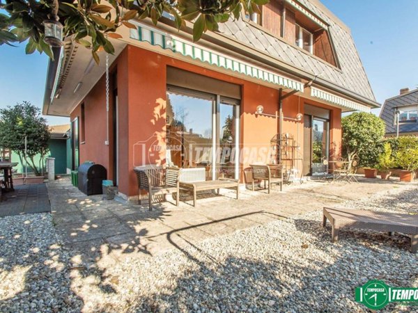 casa indipendente in vendita ad Arese