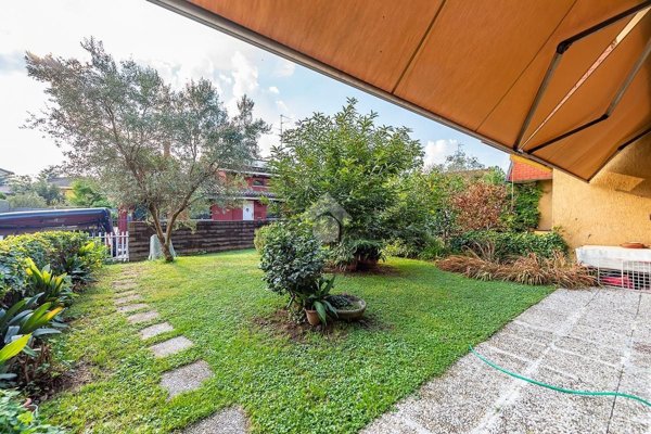 casa indipendente in vendita ad Arese