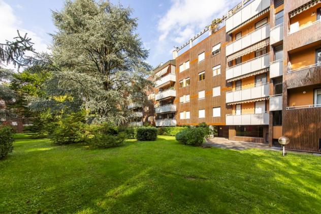 locale commerciale in vendita ad Arese