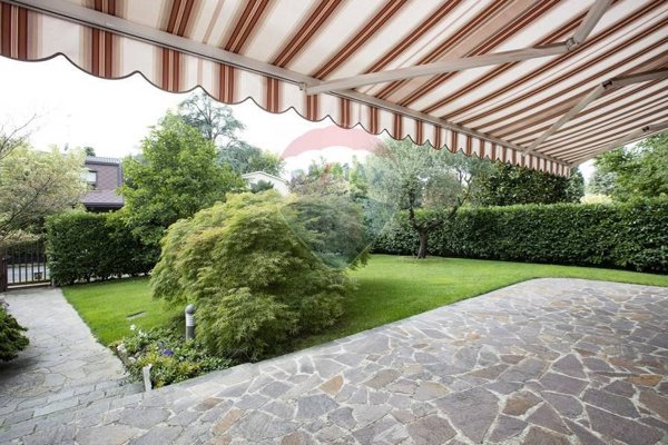 casa indipendente in vendita ad Arese