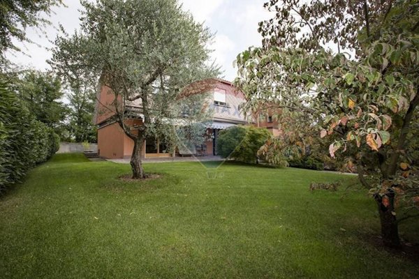 casa indipendente in vendita ad Arese