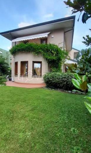casa indipendente in vendita ad Arese