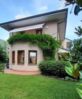 casa indipendente in vendita ad Arese