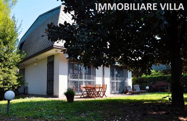 casa indipendente in vendita ad Arese in zona Valera