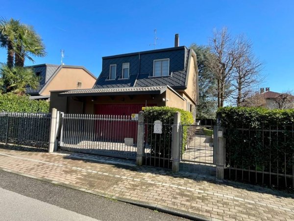 casa indipendente in vendita ad Arese