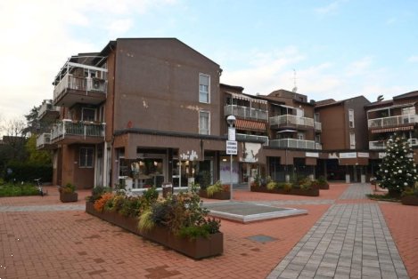 negozio in vendita ad Arese