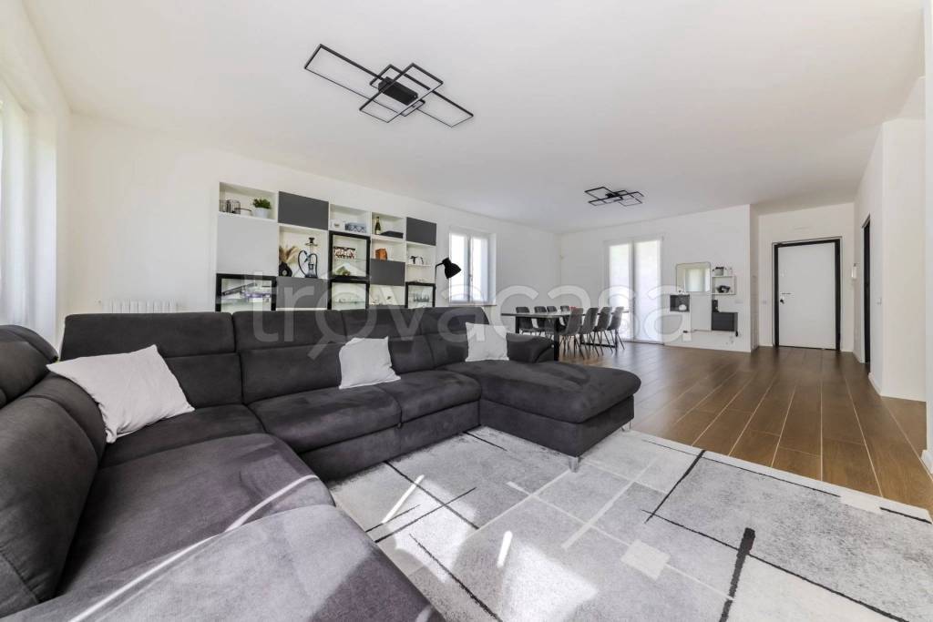 casa indipendente in vendita ad Arese