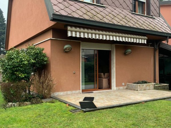 casa indipendente in vendita ad Arese