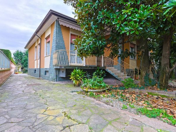 casa indipendente in vendita ad Arese