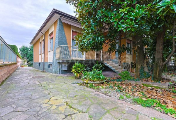 casa indipendente in vendita ad Arese