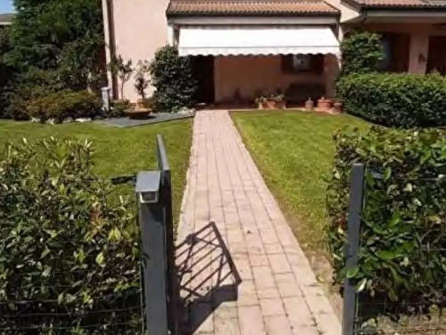 casa indipendente in vendita ad Arese