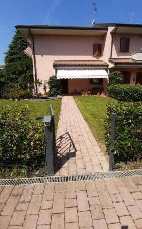 casa indipendente in vendita ad Arese