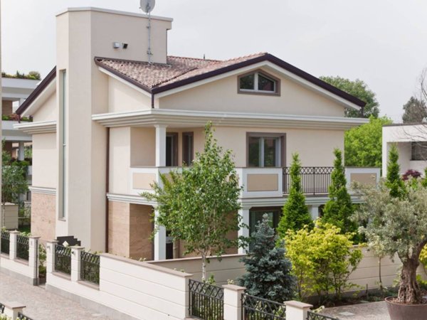 casa indipendente in vendita ad Arese