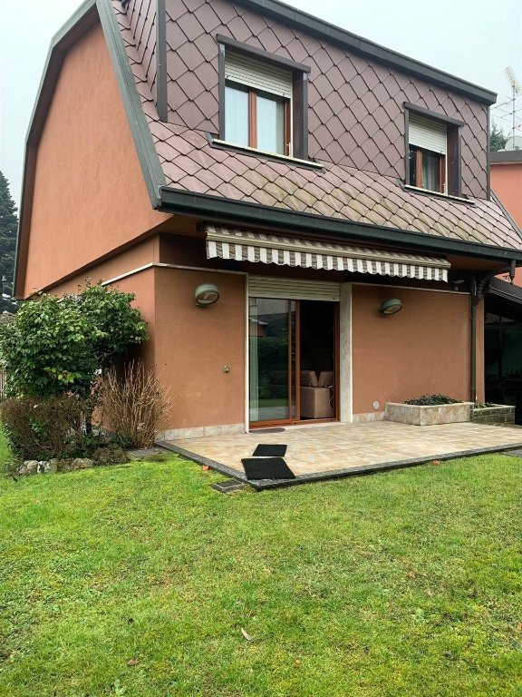casa indipendente in vendita ad Arese in zona Valera