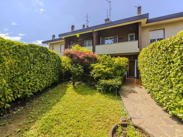 casa indipendente in vendita ad Arese
