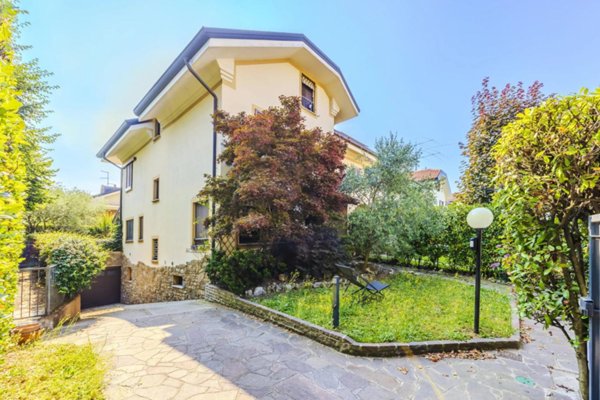 casa indipendente in vendita ad Arese