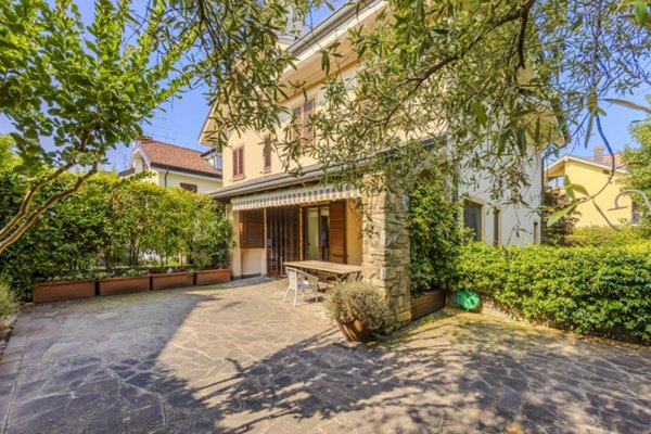 casa indipendente in vendita ad Arese