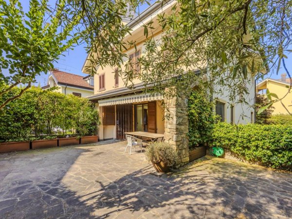 casa indipendente in vendita ad Arese